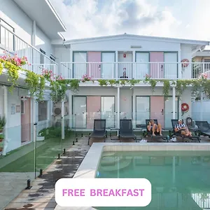 Surf Boutique Backpackers - Free Breakfast Hostal